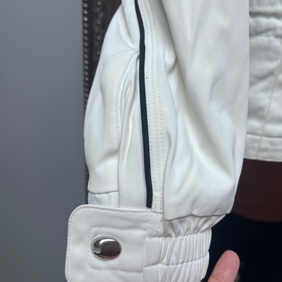 Vintage MARKER White Ski Jacket with High Collar and Fitted Silhouette - Picture 4 of 12